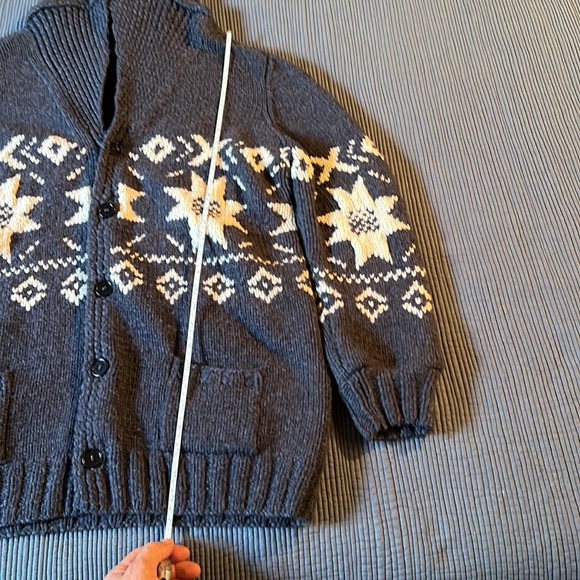 New without tag.Cashmere sweater. - Picture 3 of 6